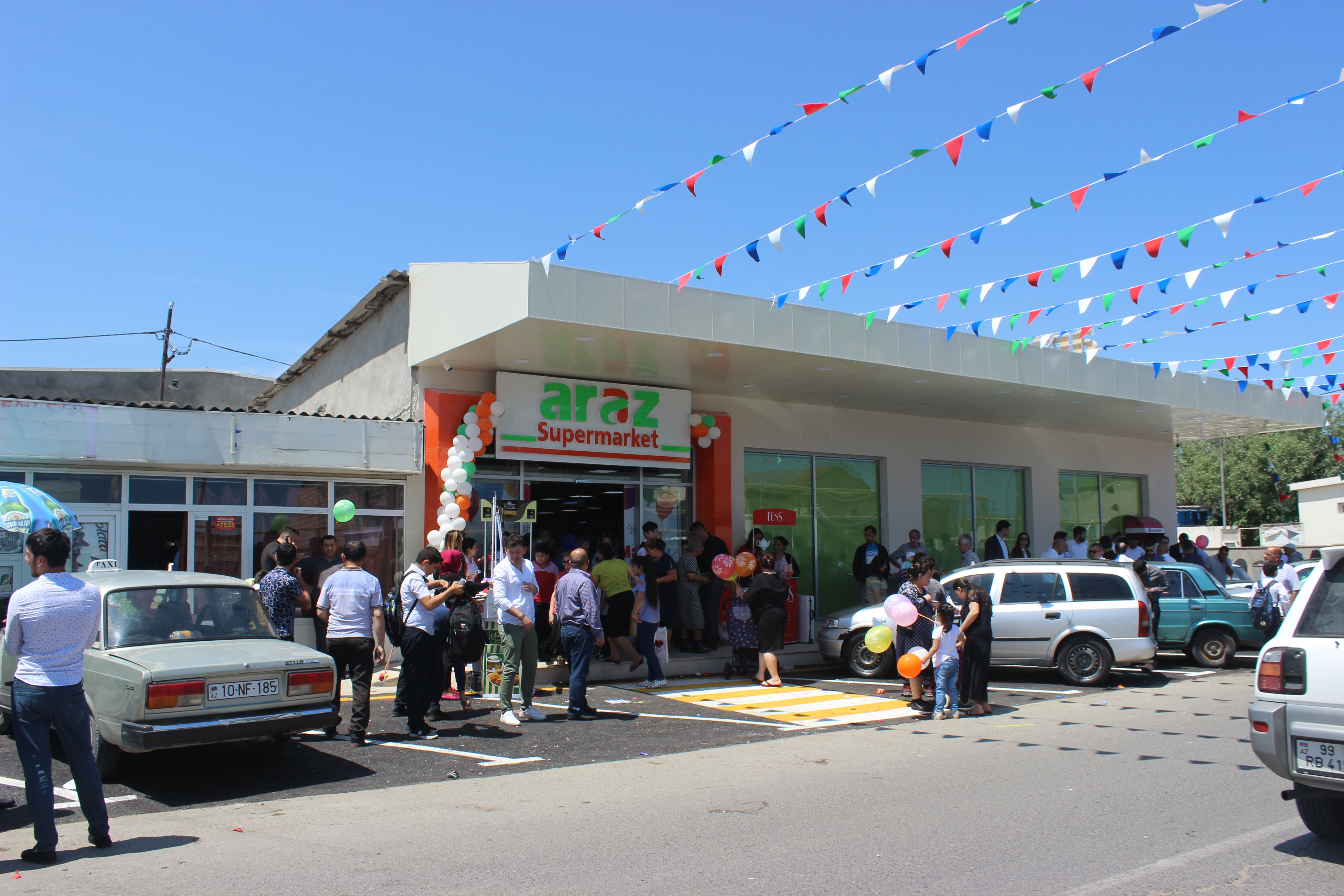 araz-supermarketler-sebekesi-yeni-suraxani-qesebesinde-novbeti-filialini-acdi-4