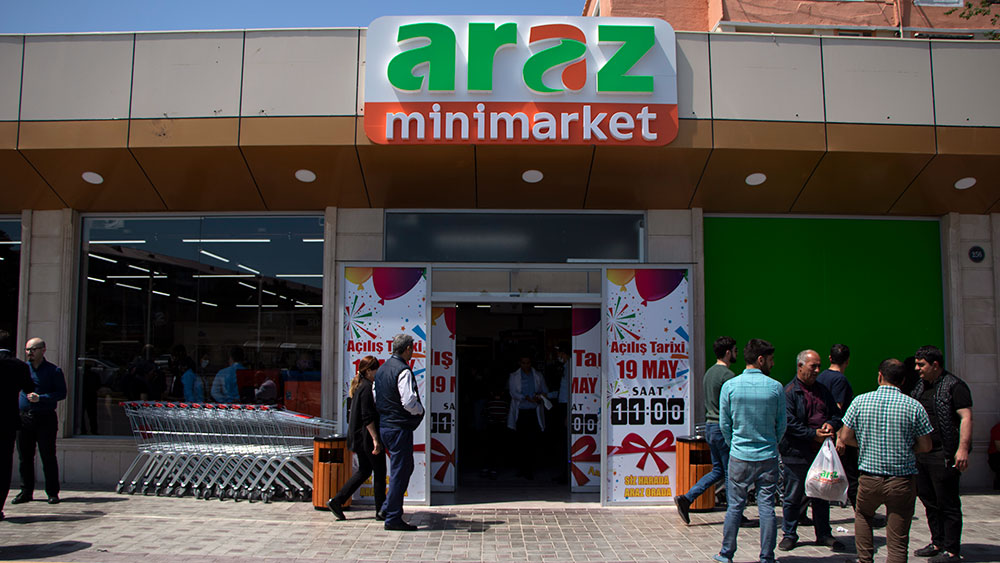 araz-supermarketler-sebekesi-sumqayitda-yeni-minimarket-acdi-1